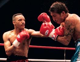 Roberts defends Japanese title for record 21st time